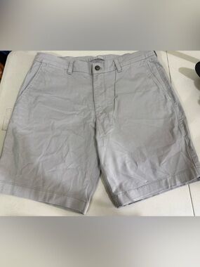 DUCK Men's Flat Front Chino Shorts in Light Gray